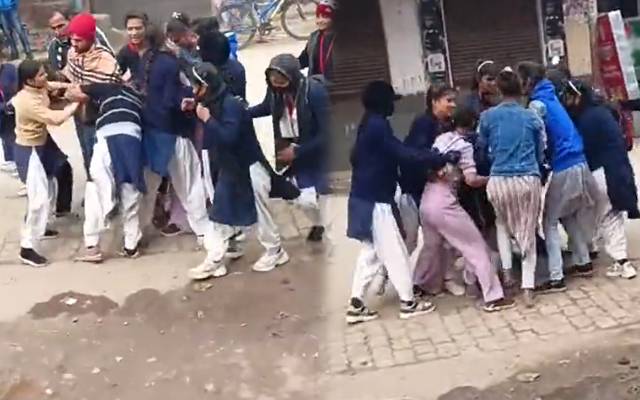 ایک ہی لڑکے کو پسند کرنے والی طالبات سڑک پر گتھم گتھا، ویڈیو سامنے آگئی