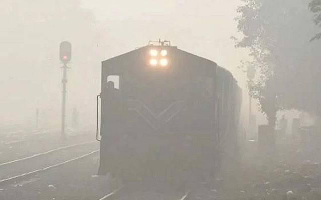 دھند کے باعث لاہور آنے والی متعدد  ٹرینیں تاخیر کا شکار 