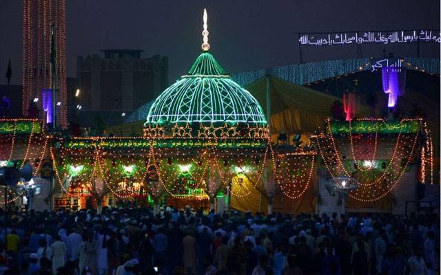 شبِ معراج ؛ لاہور کی مساجد برقی قمقموں سے سج گئیں، خصوصی محافل کا انعقاد 
