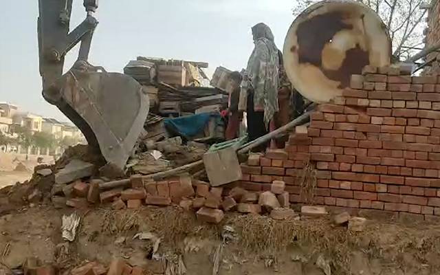 گلبرگ میں تجاوزات اور جھگیوں  کی شامت 