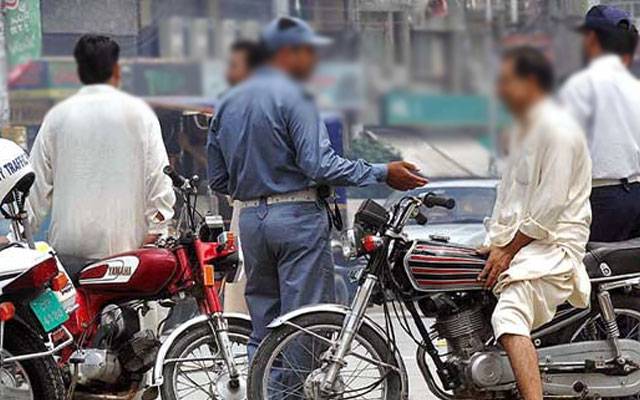 بار بار بھاری جرمانہ ادا کرنے سے بہتر ہے، ہیلمٹ کا استعمال کیجئے:ایڈیشنل آئی جی ٹریفک
