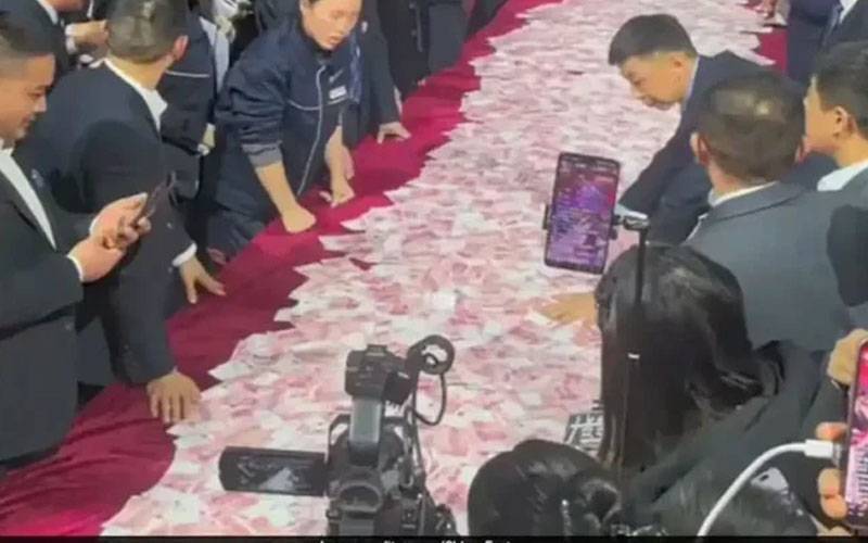 سخاوت میں مشہور چینی کمپنی کا اپنے ملازمین کو انعام دینے کا انوکھا انداز