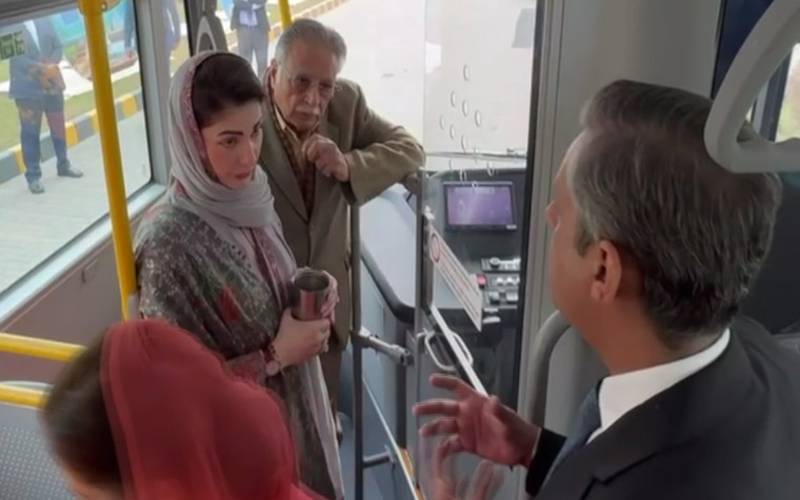 وزیراعلیٰ مریم نواز نے پاکستان کی پہلی ای وی بس سروس کا افتتاح کردیا