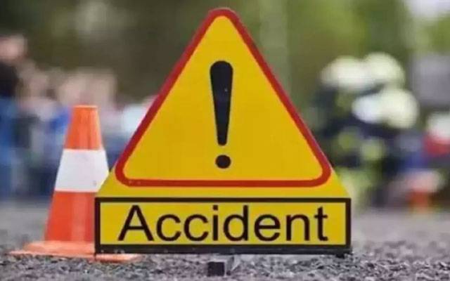 چوہنگ: تیز رفتار ٹرالر کی موٹرسائیکل کو ٹکر ،باپ بیٹا جاں بحق