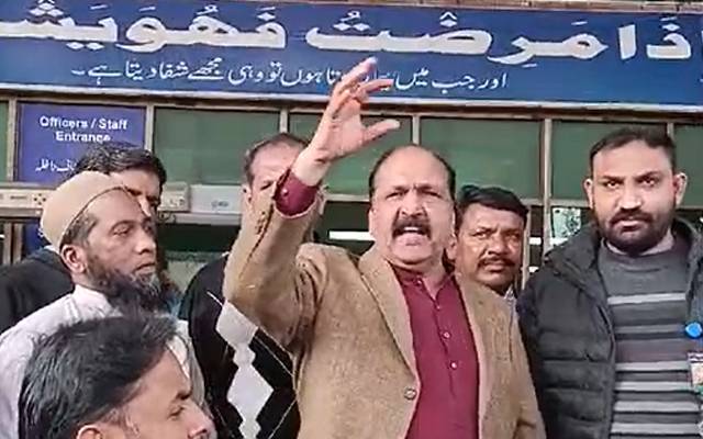 ہسپتال ملازم پر پولیس تشدد؛ پیرا میڈیکل سٹاف  کا احتجاج