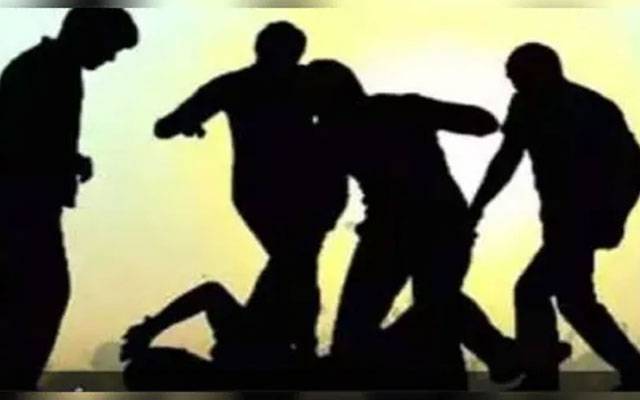 ڈیفنس:ملزمان کا شہری پر اغوا کے بعد تشدد،سر کے بال مونڈ دیے