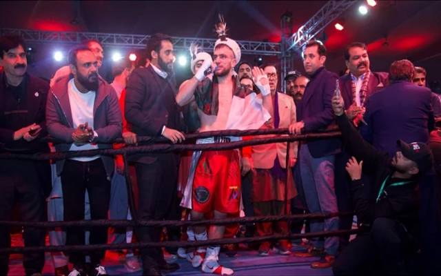 پاکستانی باکسر عثمان وزیر نے اپنی 15 باوٹ بھی جیت لی