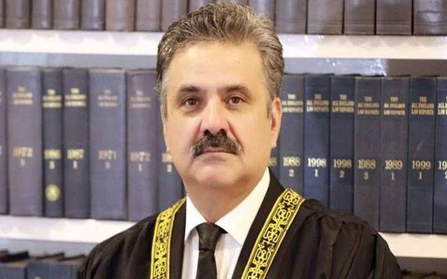 ججز کی ٹرانسفر آئین کے تحت ہوئی، مزید صوبوں سے بھی آنے چاہئیں: چیف جسٹس