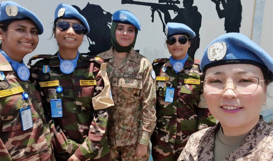  پاکستان کی میجر کومل مسعود ، ملک کی خواتین آرمی افسران کی اگلی نسل کو تشکیل دے رہی ہیں 