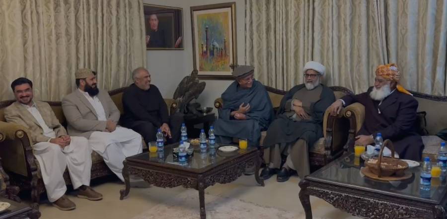  گرینڈ اوپزیشن اجلاس؛ اسد قیصر کے گھر کھانا کھانے کے بعد مولانا فیضل الرحمان نے حکومت سے استعفا مانگ لیا