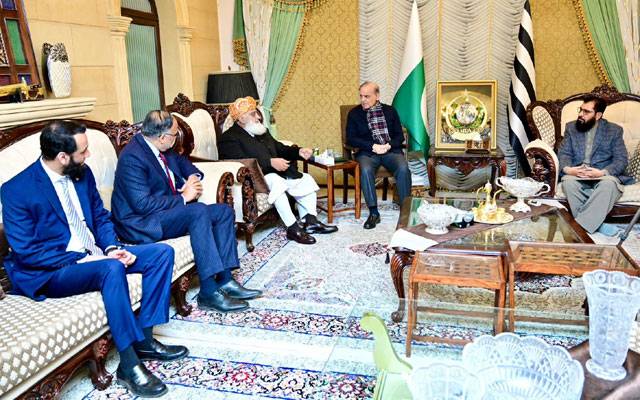  وزیراعظم، مولانا فضل الرحمان کی تیمارداری کیلئے انکی رہائشگاہ پہنچ گئے 