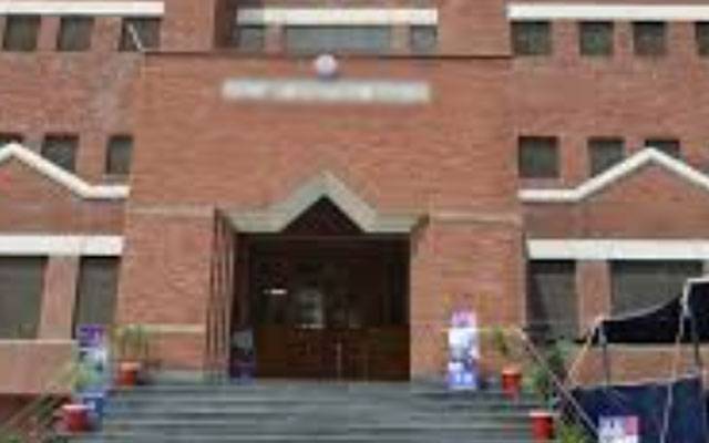 بھاٹی گیٹ:پولیس نے گمشدہ بچی کو والدین سے ملوا دیا