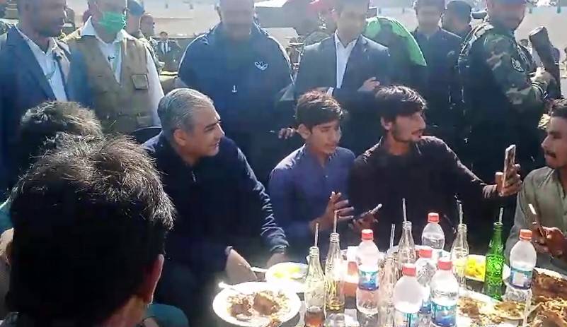 چیئرمین پی سی بی کا ورکرز کو ظہرانہ،مزدوروں  کی محسن نقوی کے ساتھ ٹک ٹاک