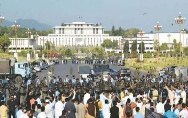 ’حقوق پر کوئی سمجھوتہ نہیں‘ سرکاری ملازمین کا پارلیمنٹ ہاؤس کے باہر دھرنے کا اعلان