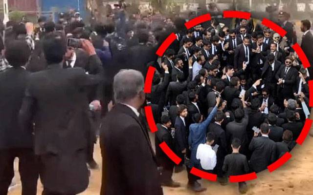 اسلام آباد میں وکلاء کا احتجاج، ریڈ زون سیل، مظاہرین کی پولیس سے جھڑپیں