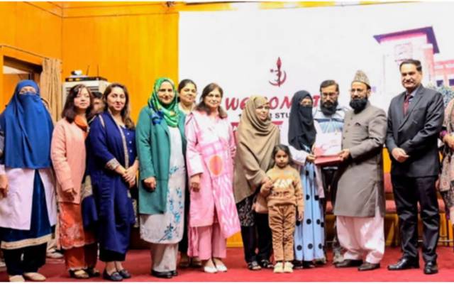 فاطمہ جناح میڈیکل یونیورسٹی میں وائٹ کوٹ استقبالیہ تقریب