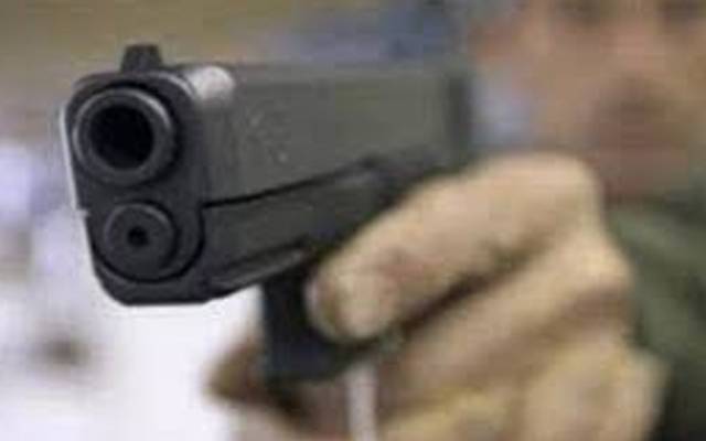 زمین کا تنازع؛ چھوٹے بھائی نے بڑے بھائی پر فائرنگ کردی 