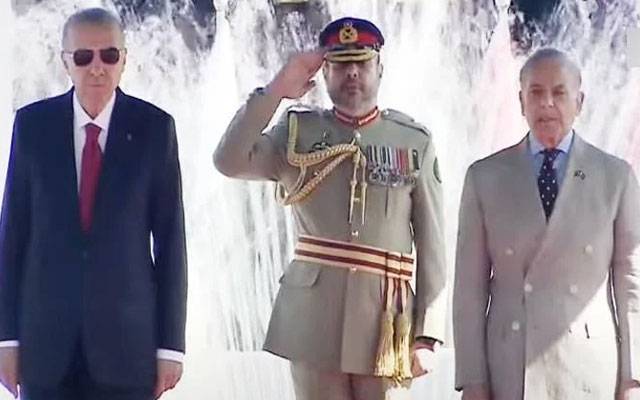 ترک صدر رجب طیب اردوان وزیراعظم ہاؤس پہنچ گئے، گارڈ آف آنر پیش کیا گیا