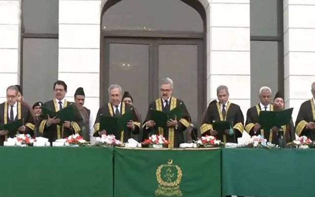 سپریم کورٹ: نئے تعینات ہونے والے ججوں نے حلف اُٹھا لیا   