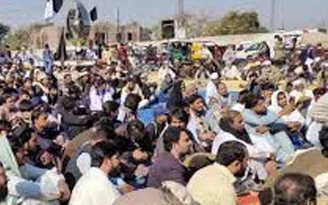 ’اپنے بچوں کی کفالت کہاں سے کریں گے‘ یوٹیلیٹی ا سٹور ملازمین کا احتجاج 