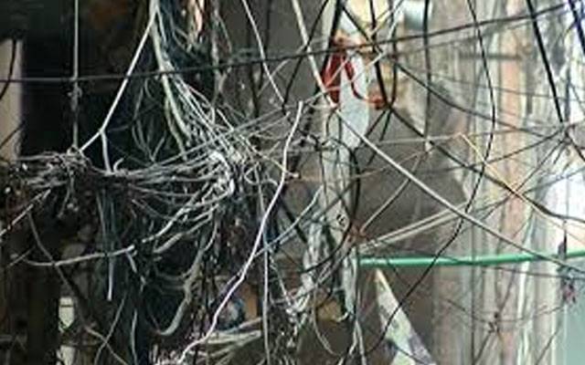 شاہ جمال؛ بجلی کی لٹکتی تاریں علاقہ مکینوں کیلئے وبالِ جان 
