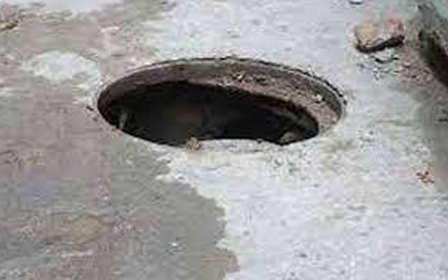 کھلے مین ہولز، ڈپٹی کمشنرز سے رپورٹ طلب