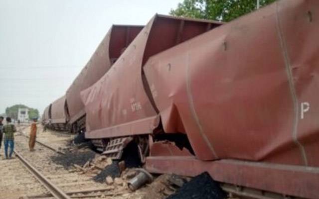 مال گاڑی ڈی ریل، کراچی سے لاہور آنے والا ٹریک بند