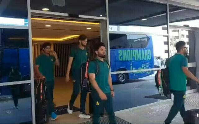 چیمپئنز ٹرافی ؛ بھارت سے مقابلہ کرنے پاکستانی ٹیم دبئی پہنچ گئی 