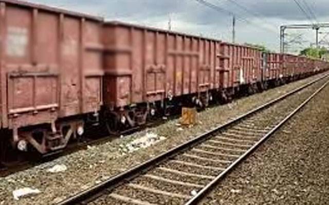 اوکاڑہ: مال گاڑی پٹڑی سے اتر گئی