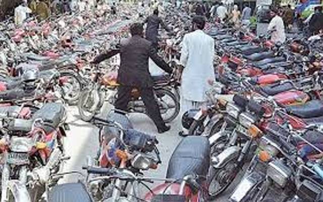 شہر میں پارکنگ سائٹس پر اوور چارجنگ؛ ریونیو آدھا  جمع ہونے کا انکشاف