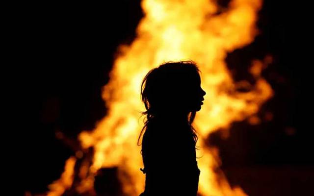  کماد کی باقیات کو آگ لگانے سے 7 سالہ بچی جھلس کر جاں بحق