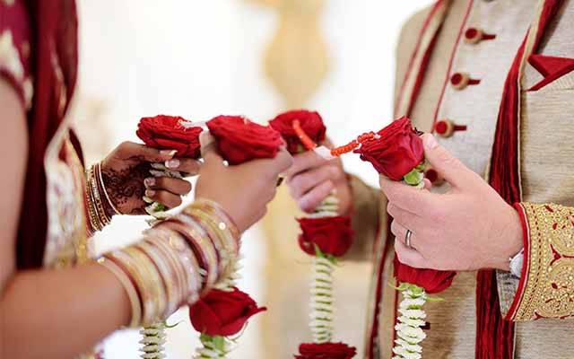 دلہے نے دلہن کی سہیلی کو ہار پہنا دیا ،دلہن سیخ پا،شادی منسوخ