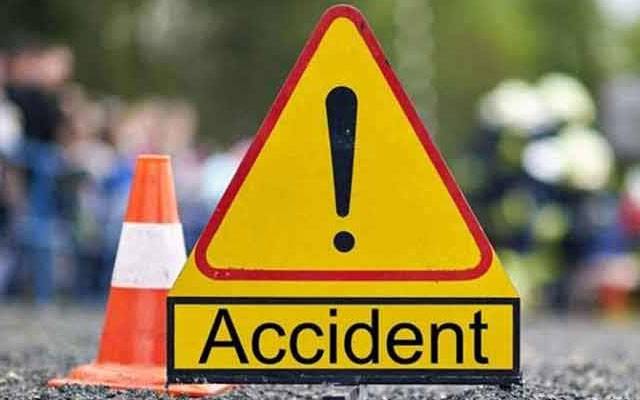 ٹرک اور کار میں تصادم، 2 خواتین سمیت 4 افراد جاں بحق