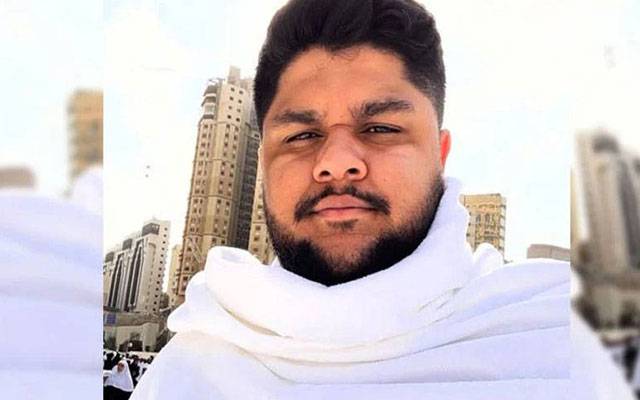 کرکٹر اعظم خان نے عمرے کی سعادت حاصل کر لی