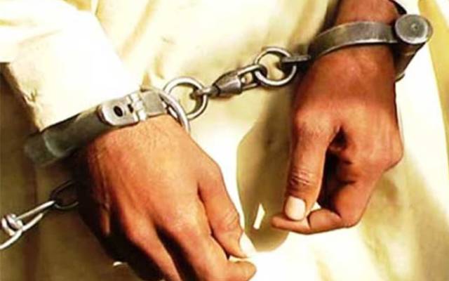 اسلام پورہ؛ پولیس اہلکاروں کوہتھکڑیاں لگ گئیں