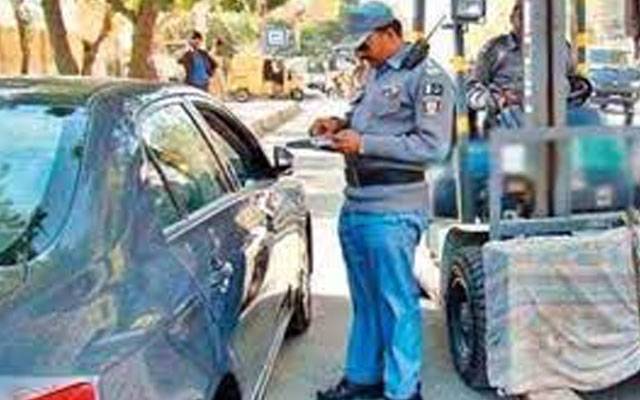 ٹریفک قوانین کی خلاف ورزیوں پر 1,856 گاڑیوں کا چالان، 88 ڈرائیوز گرفتار 