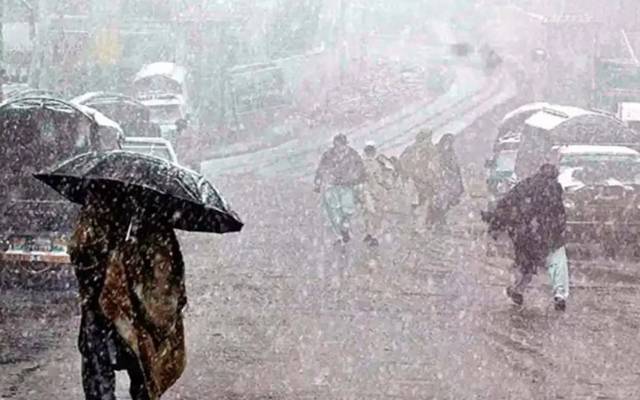 ملک کے اہم حصے میں برفباری کے مناظر، سڑکیں بند ہوگئیں
