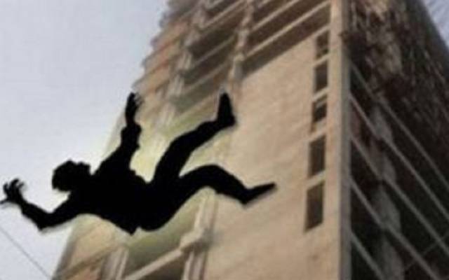 لاہور؛ پینٹ کرتے ہوئے ایک شخص چوتھی منزل سے گرگیا