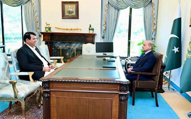وزیراعظم سے وفاقی وزیر امیرمقام کی ملاقات، خیبرپختونخوا دورے کی دعوت دیدی 
