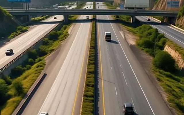 لاہور: موٹروے پر تیز رفتاری پر پہلی ایف آئی آر درج، ڈرائیور گرفتار
