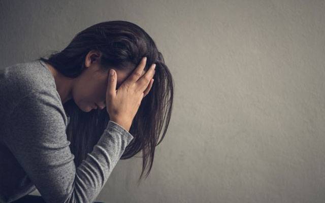 دائمی ذہنی تناؤ مردوں سے زیادہ خواتین کو متاثر کرتا ہے