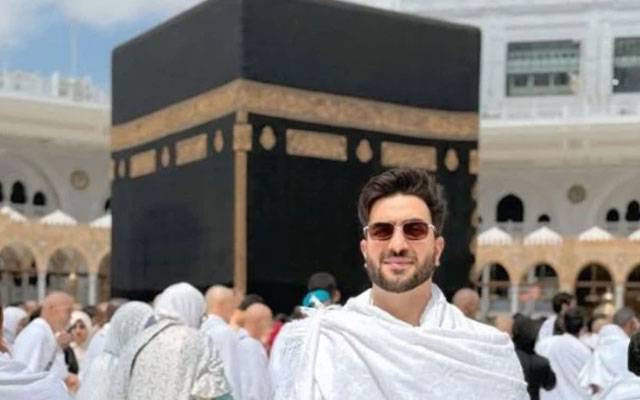 بھارتی اداکار علی گونی نے عمرے کی سعادت حاصل کرلی