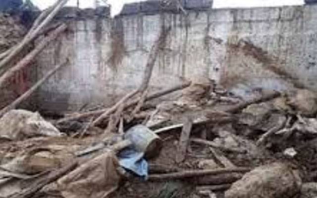  گھر کی چھت گرنے سے ایک ہی خاندان کے 6 افراد جاں بحق  