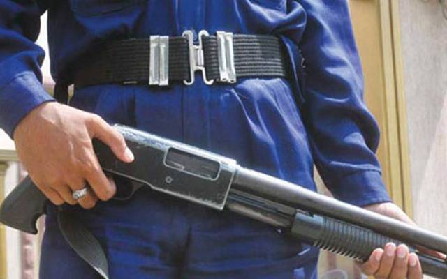 ٹاؤن شپ؛ نجی سکول کا سکیورٹی گارڈ خود زخمی، اساتذہ، طلبہ کو بچا لیا