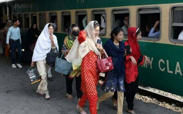 عیدالفطر پر خصوصی ٹرینیں چلانے، کرایوں میں کمی کا اعلان