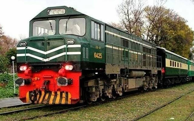 بلوچستان میں غدار دہشت گردوں نےعورتوں، بچوں سے بھری ٹرین کو یرغمال بنا لیا
