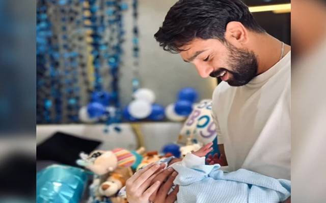 قومی کرکٹر حارث رؤف نے نومولود بیٹے کے ساتھ تصویر شیئر کی اور نام بھی بتا دیا 