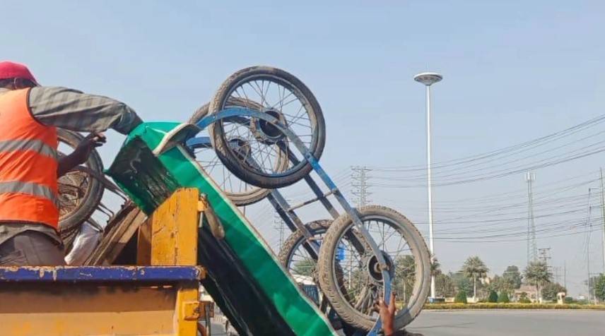 تجاوزات کے خلاف آپریشن؛4 ٹرک سامان ،50 سے زائد ریڑھیاں ضبط