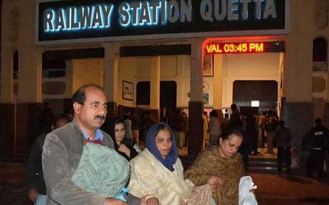 ’پہلے دھماکا ہوا، ٹرین رک گئی، پھر شدید فائرنگ ہوتی رہی‘ بچنے والے مسافروں کی گفتگو