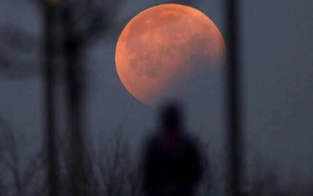 3 سال بعد پہلا مکمل چاند گرہن، کیا پاکستانی دیکھ سکیں گے؟ 